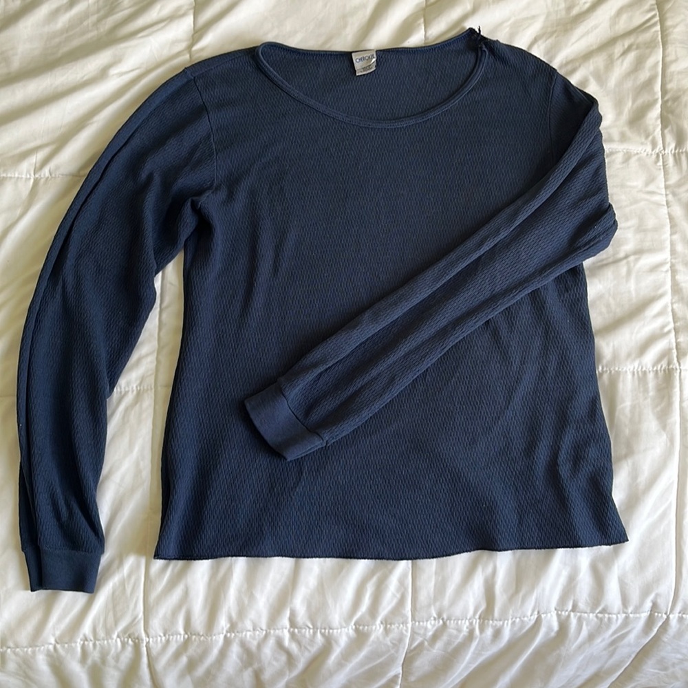 A nice Cherokee thin crewneck, perfect for lounging around in the house.